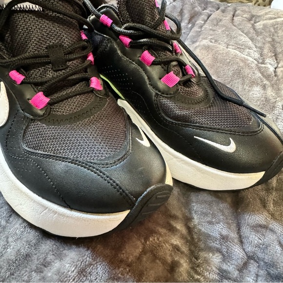 Nike Air Max Verona Black and Mint - Picture 4 of 8